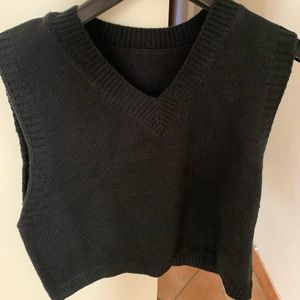 Black cropped sweater vest